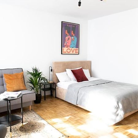 Oomph Warsaw Center Well Designed Apartment With Balcony Buitenkant foto
