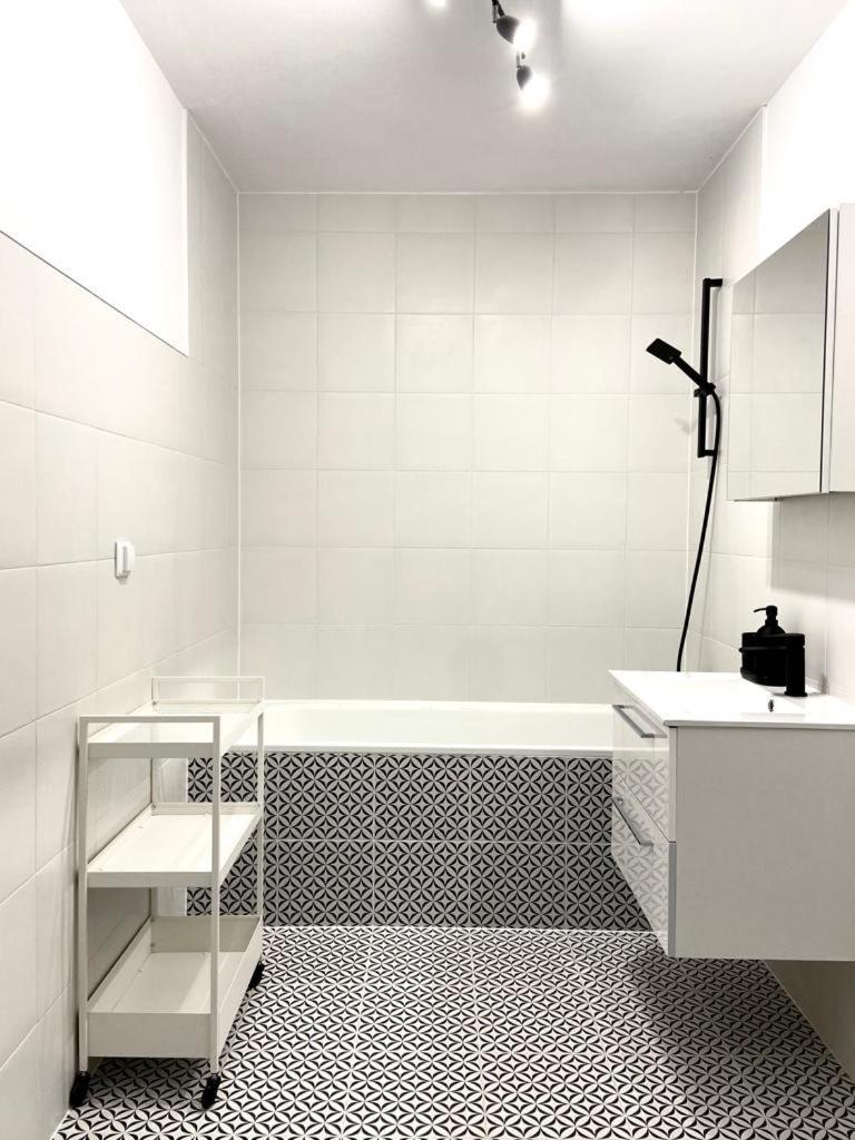 Oomph Warsaw Center Well Designed Apartment With Balcony Buitenkant foto